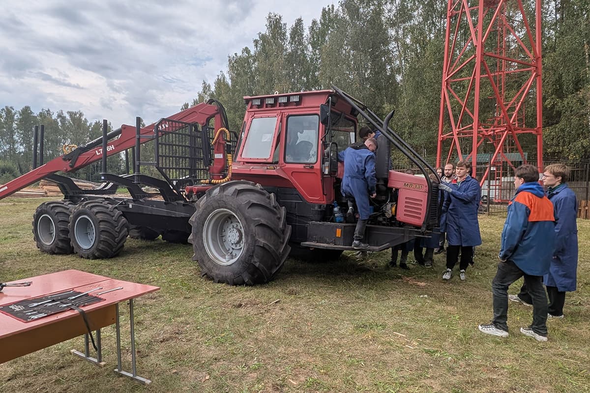 «Молодые специалисты востребованы во всех лесхозах Беларуси»: как готовят работников для важной отрасли