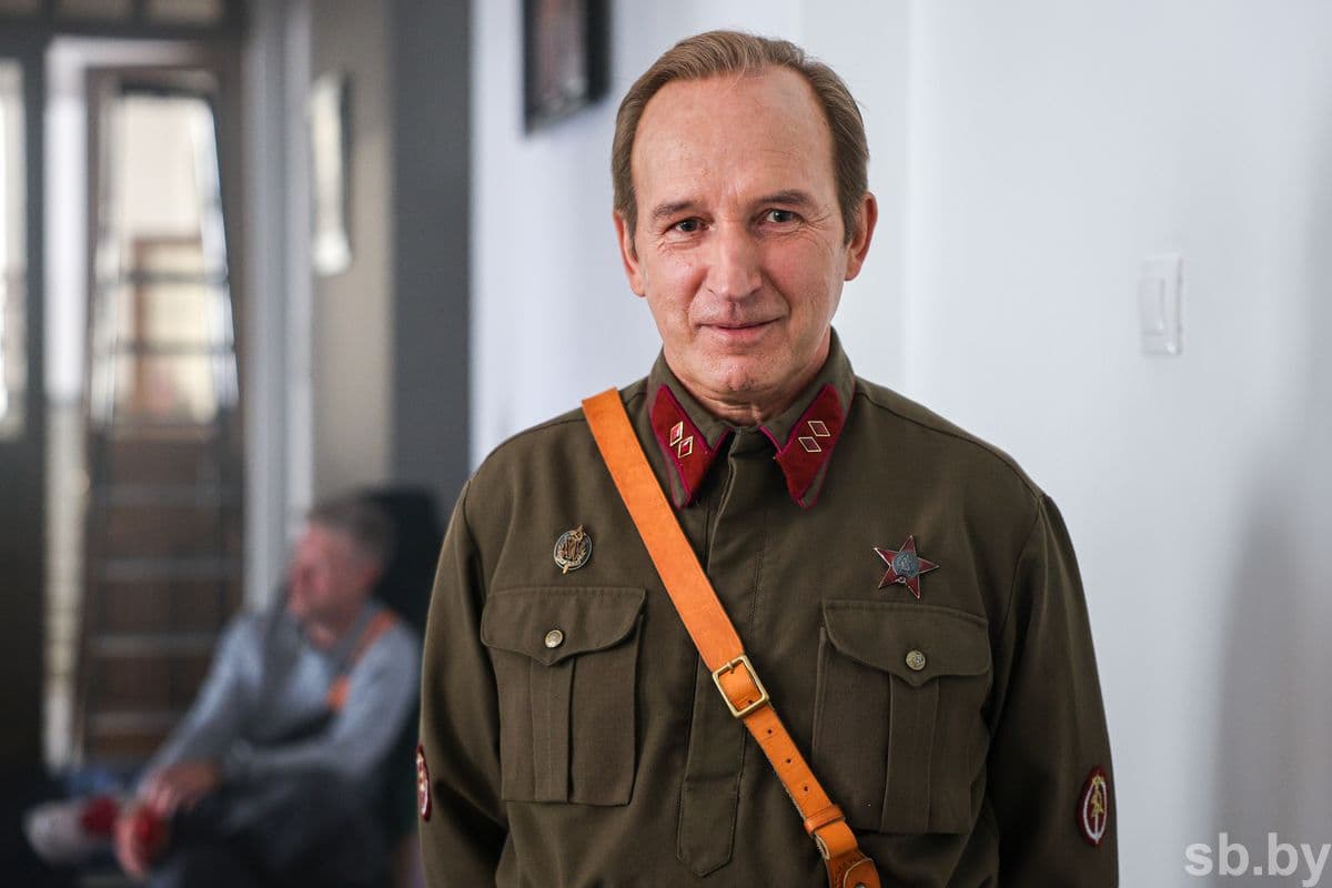 Белорусский актер Виктор Рыбчинский играет отца главного героя. Сегодня у него первый день на съемочной площадке: