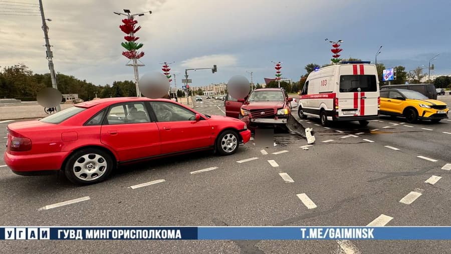 На столичном перекрестке столкнулись две легковушки