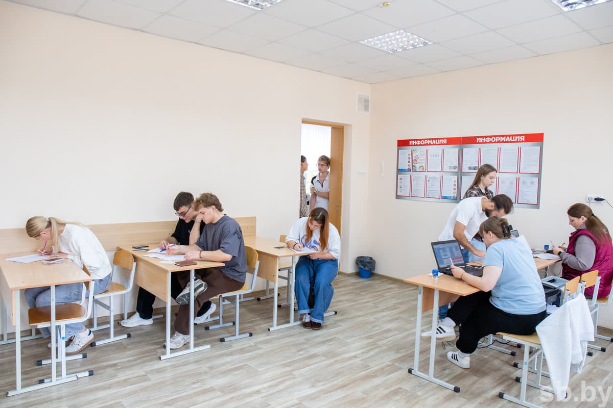 Одним из примеров такой вовлеченности стала второкурсница специальности «лечебное дело» Анна Феськова , будущий фельдшер-акушер. Она сдает кровь уже в третий раз: