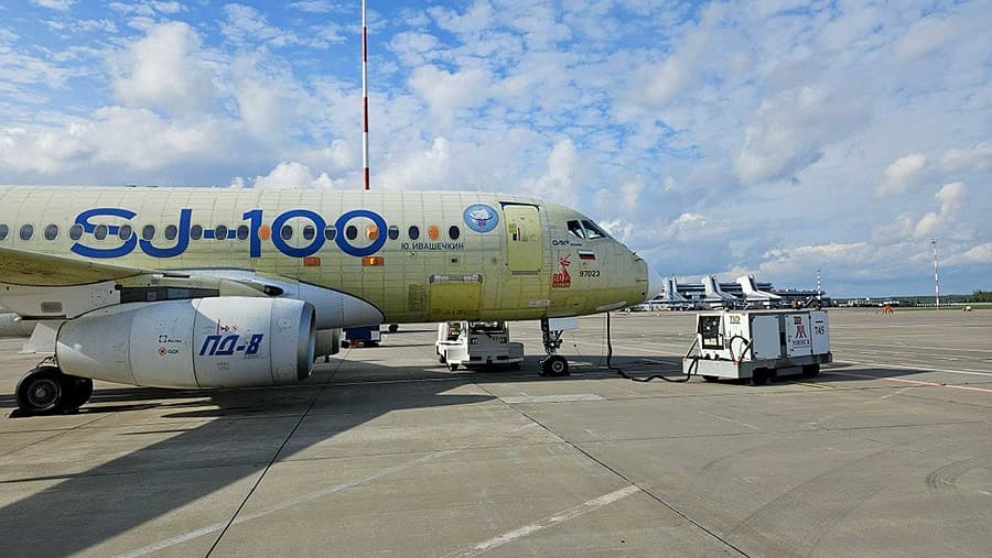 Опытный российский самолет SJ-100 прибыл в Минск для испытаний системы автопилота
