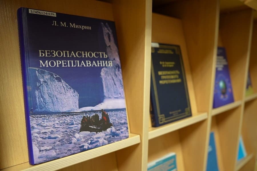 Выставка «Просторы бескрайние, синие» открылась в Национальной библиотеке