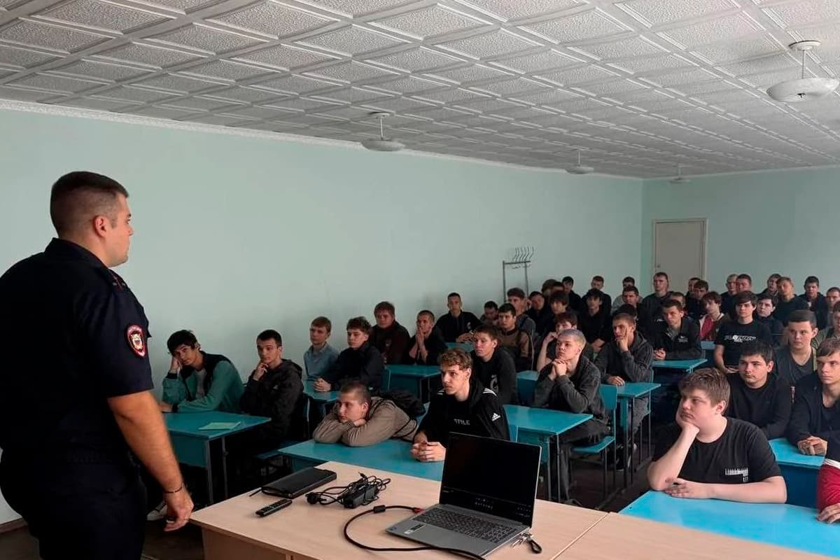 Полицейские провели антинаркотическую акцию в Донецком технологическом колледже