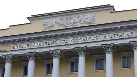 КС подтвердил право на две пенсии вдовам военнослужащих