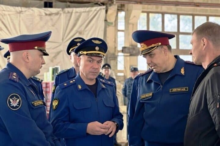 В колонии строгого режима прокурору Саратовской области показали мангалы