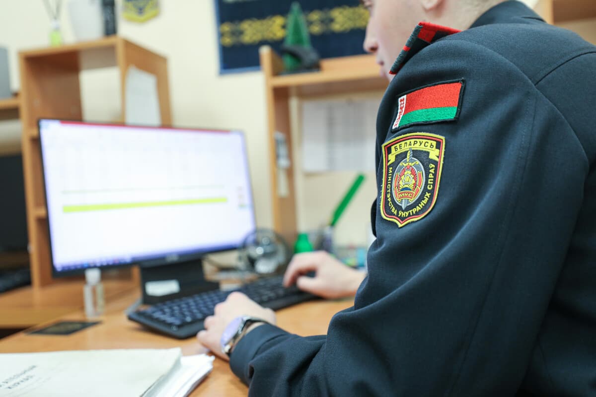 МВД: приостановлены операции по 45 мошенническим счетам, задержаны 2 курьера аферистов