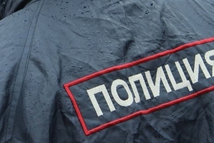 Мужчина избил девушку во дворе многоэтажки в Краснодаре
