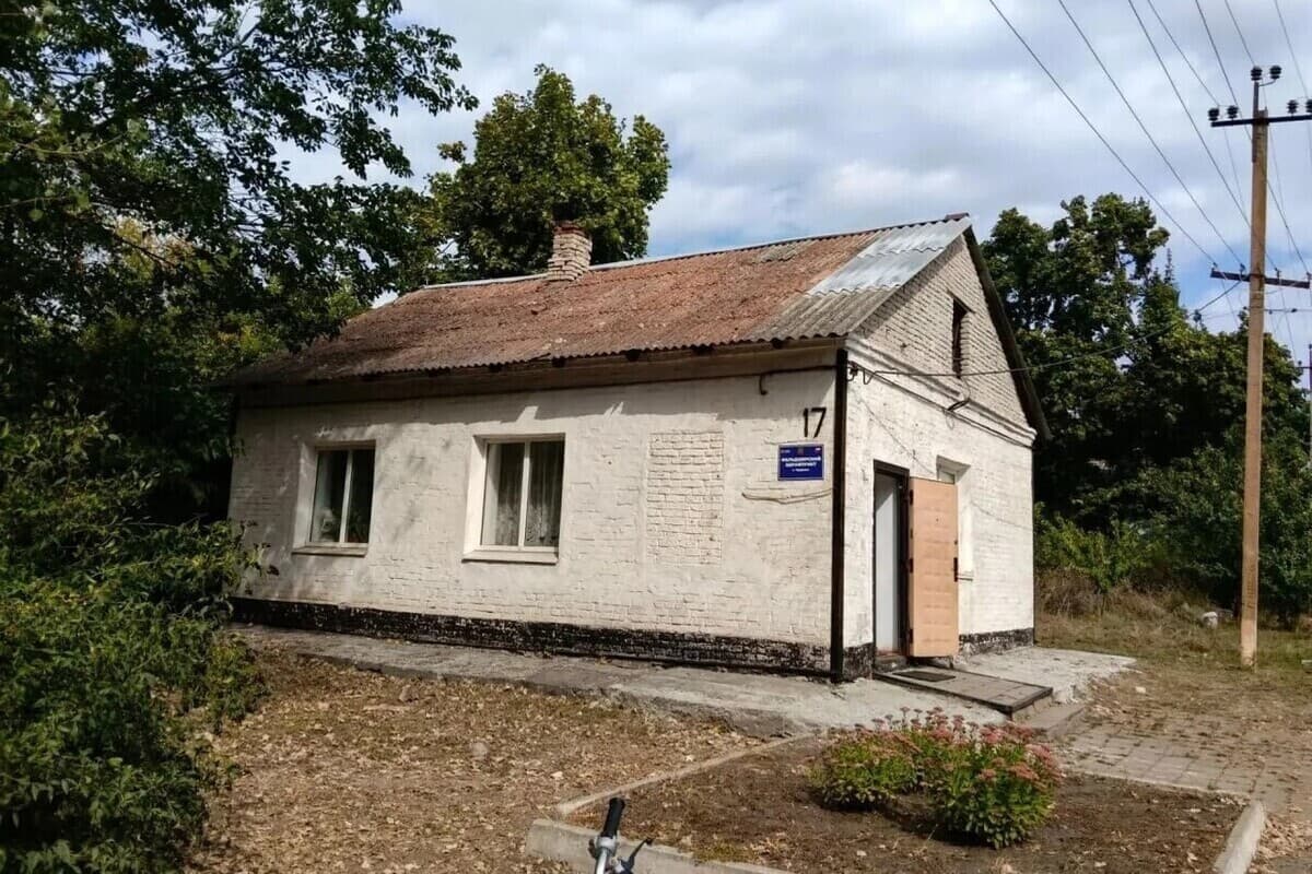 Шефы из Марий Эл отремонтировали кровлю ФАП в Трудовом