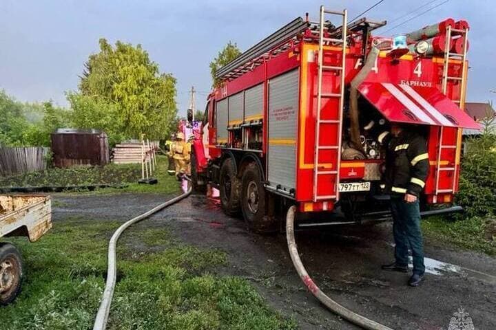 Пожилая женщина погибла при пожаре в многоэтажном жилом доме в Новоалтайске
