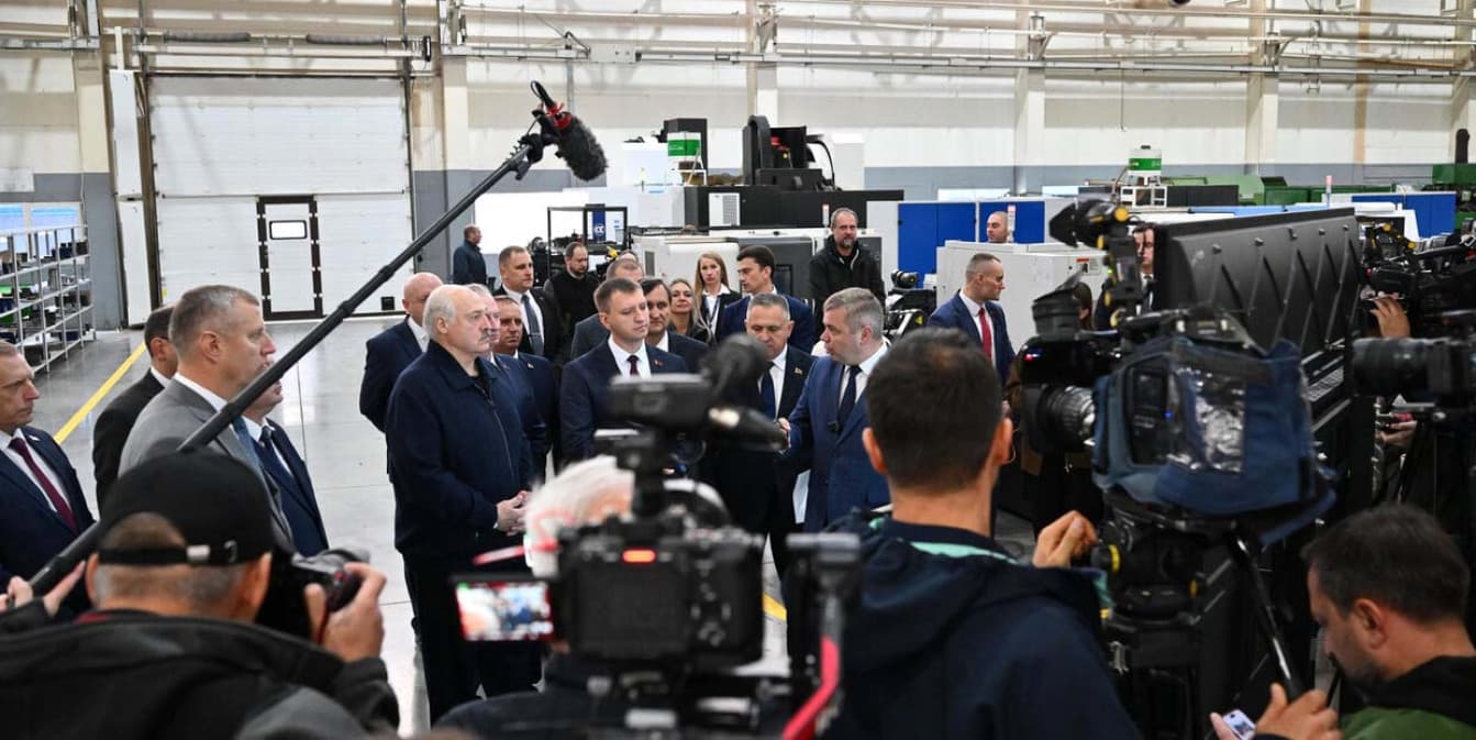 Лукашенко: «Топором или пилой "Дружба‑2" уже никто не работает» – техника определяет будущее лесозаготовок