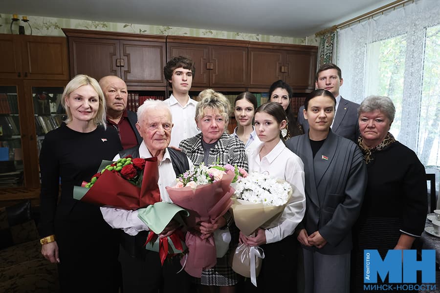 Ветерана Великой Отечественной войны, перешагнувшего вековой рубеж, чествовали во Фрунзенском