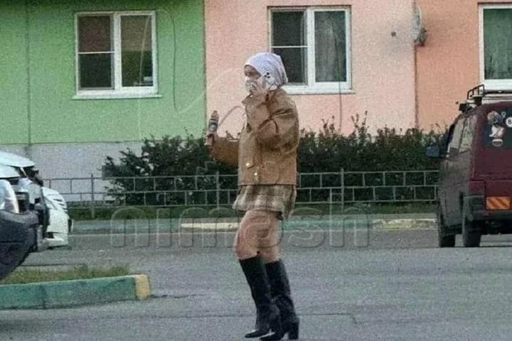 Нижегородку в балаклаве с ножом задержали и передали медикам