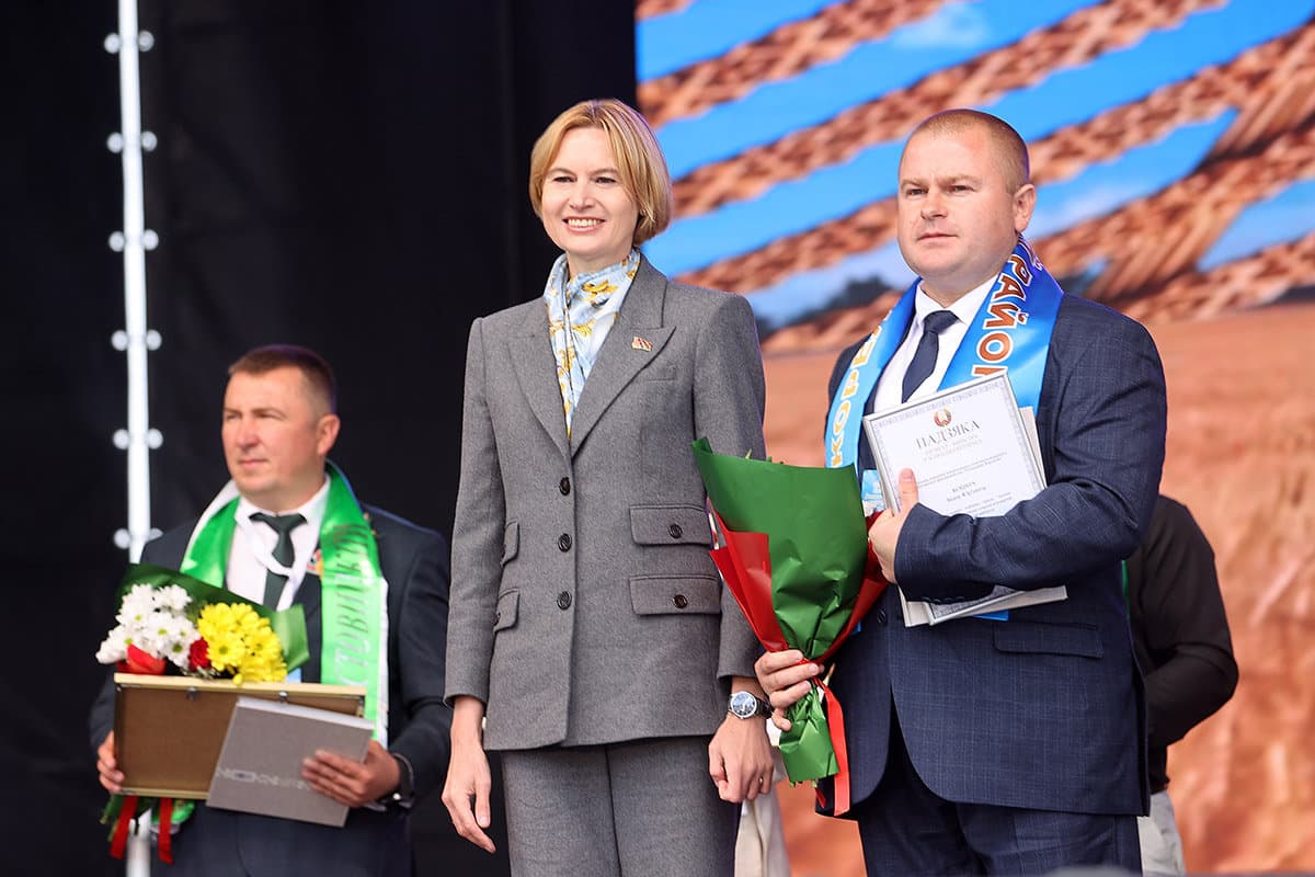 Наталья Петкевич поздравила передовиков.