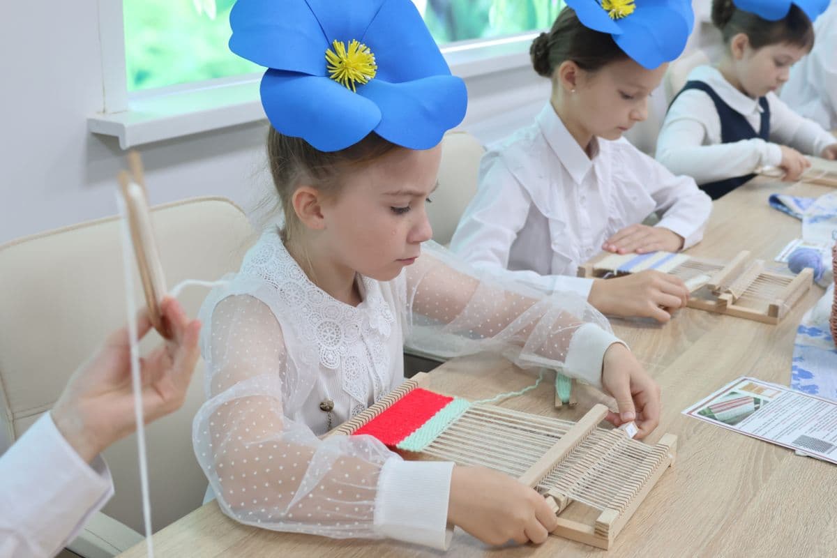 Руководитель инициативы и директор центра творчества детей и молодежи Наталья Гайкова выразила искреннюю благодарность неравнодушным землякам и органам власти за поддержку.