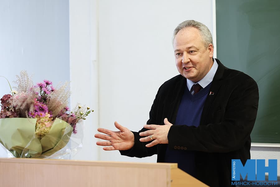2026 09 29 mgik vstrecha so studentami i vypusknikami strigelskij malinovskaya05 kopiya