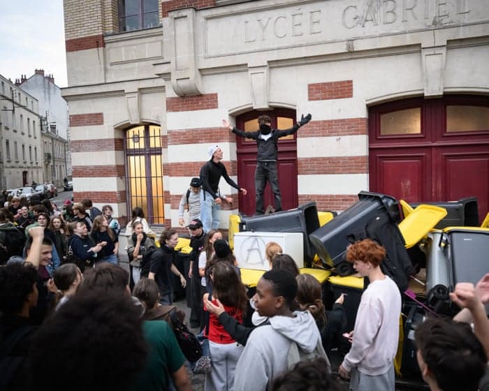 French students and police clash as school blockades turn violent