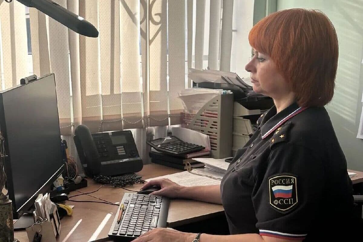 Суд наказал тулячку, которая три часа не пускала приставов домой
