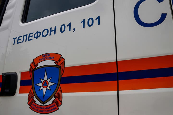 Площадь пожара 230 квадратных метров: в российском регионе полыхают два жилых дома