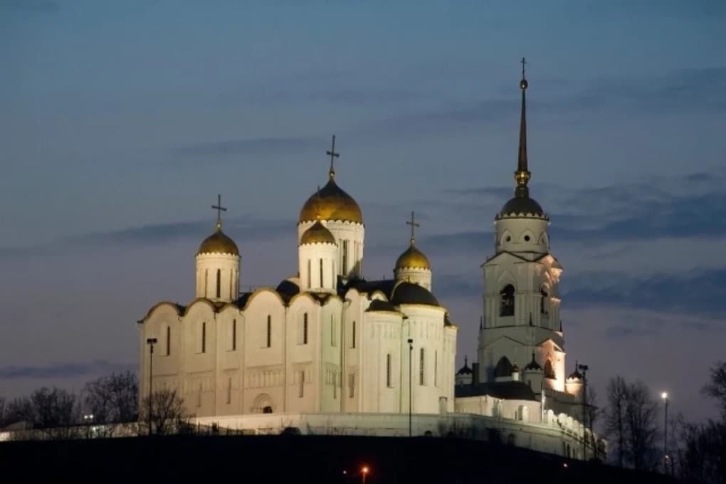 Территорию у Успенского собора во Владимире привели в порядок