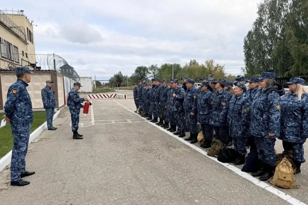 В КП-8 проверили зимнюю форму сотрудников и провели пожарный инструктаж