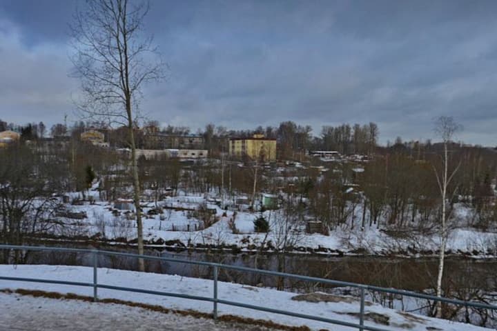 Garbage in Okhta near Schwartz Alley forced Rosprirodnadzor to warn the area