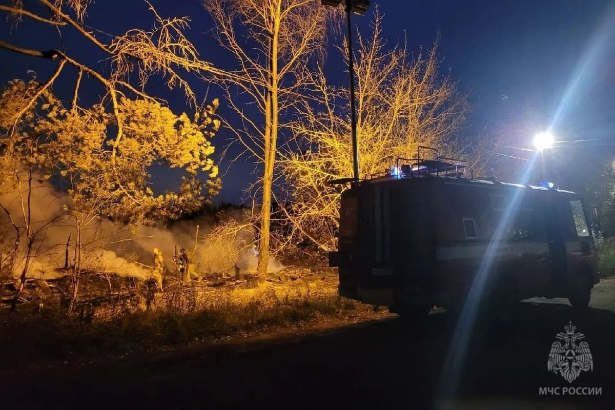 В Кирове из-за детской шалости с огнем сгорели 16 хозпостроек