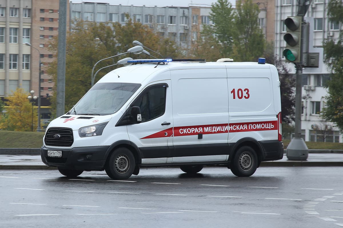 Автомобиль сбил двух детей на самокатах в Иркутске