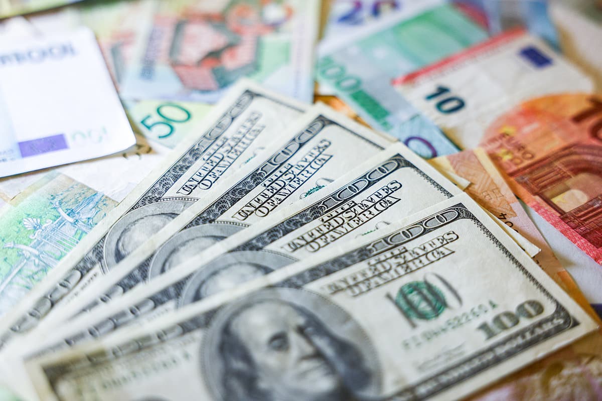 On October 5, the dollar, the euro and the yuan rose in price, the Russian ruble fell in price