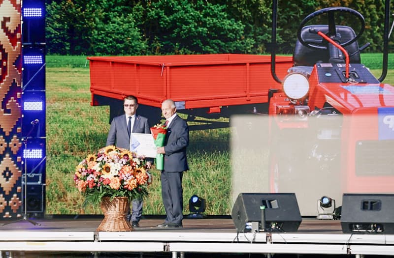 Photo: "Tractor.bel"