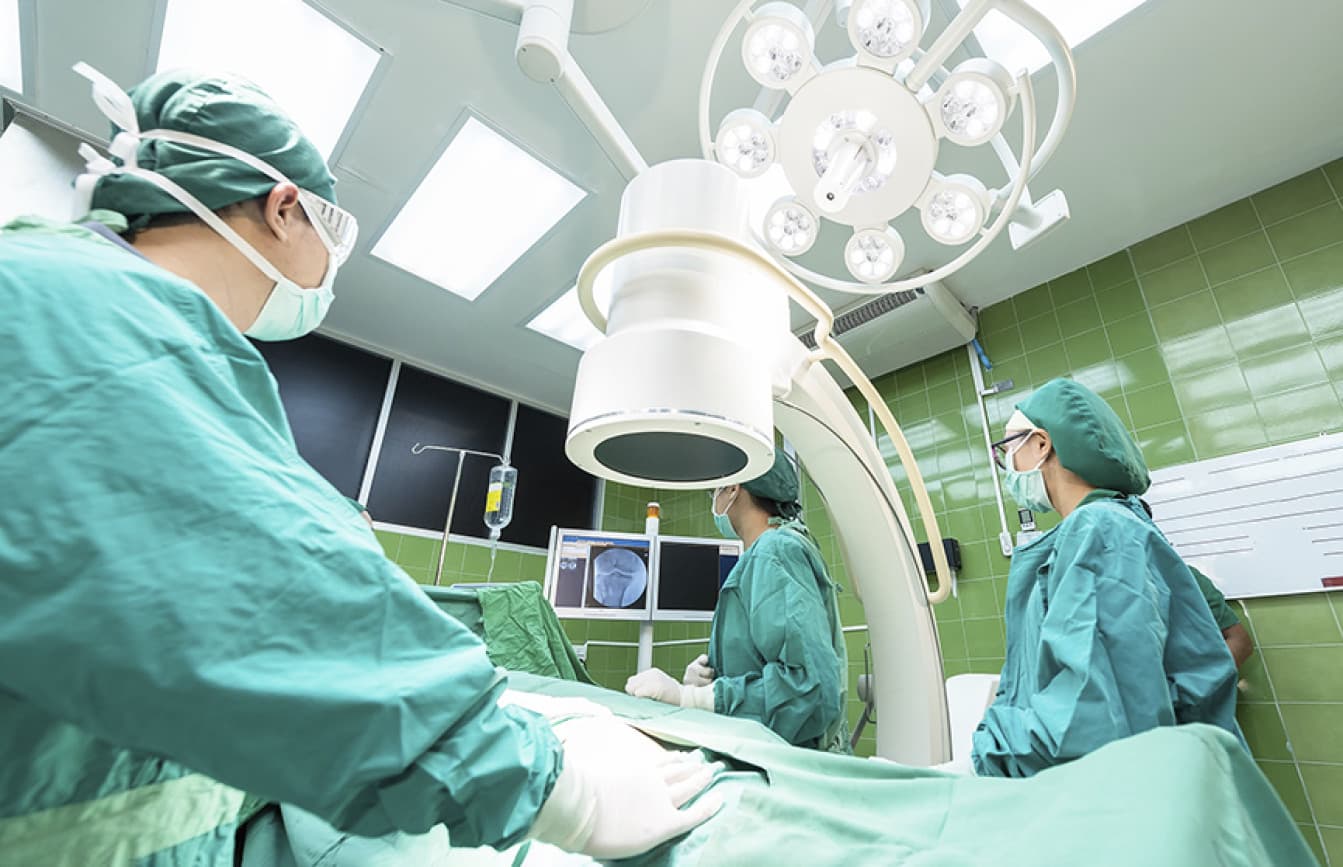 Chinese doctors conducted a successful intrauterine operation to remove a tumor in the fetus