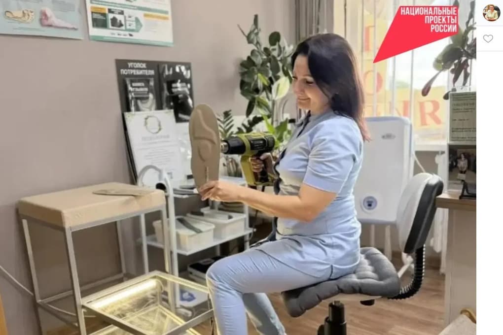 Rakitian began to make shoes to order with the help of a social contract