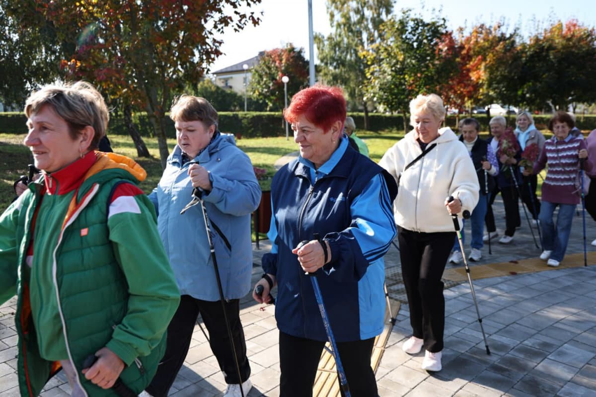 Novogrudok trat dem republikanischen Marathon auf skandinavischem Wandern "Schritt zur Langlebigkeit" bei