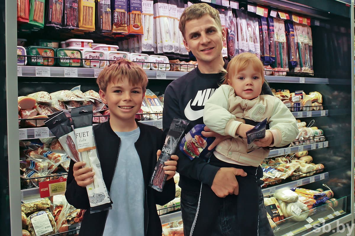Alexander (father), Nika and Nikita Kraskovski from Molodechno choose their native.