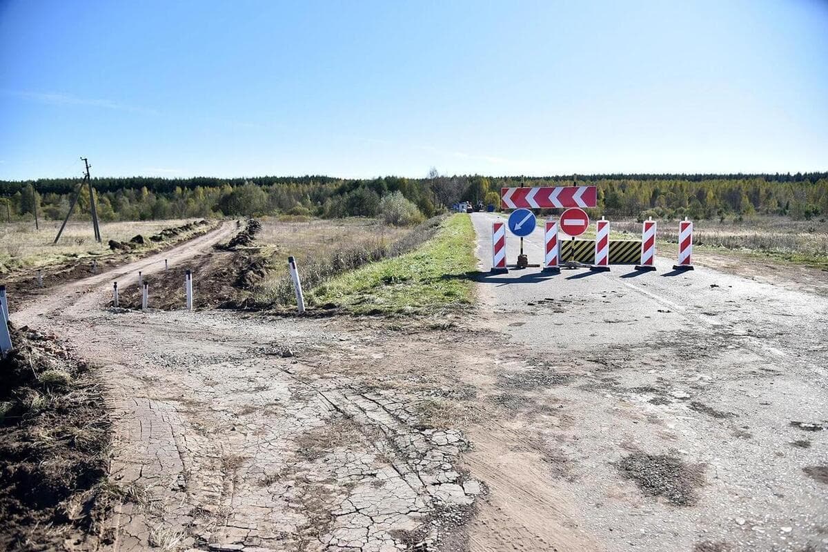 Dans le quartier d'Ibresinsky a commencé à restaurer la route près du village de Lightning