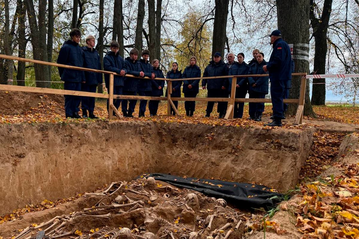 Excavations are carried out in the park next to the dormitory of the Orsha Agrarian College in the agro-town of Smolyany. Field work began in July.