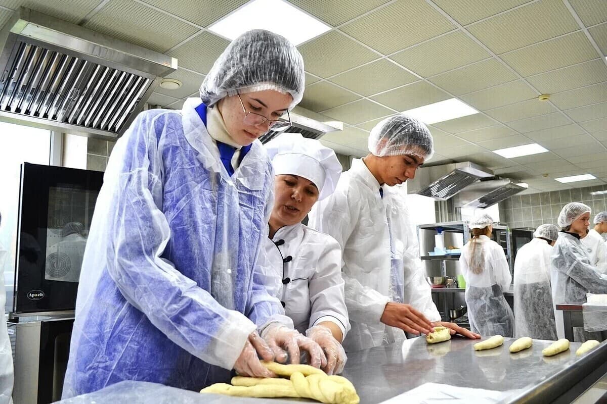 “Ticket to the future”: in the Pskov region, schoolchildren will try professions in practice