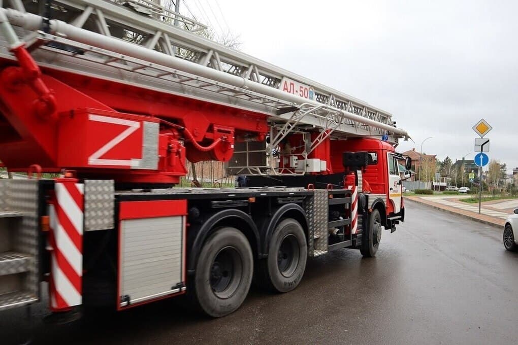 In Sochi on Donskoy street caught fire two-storey house
