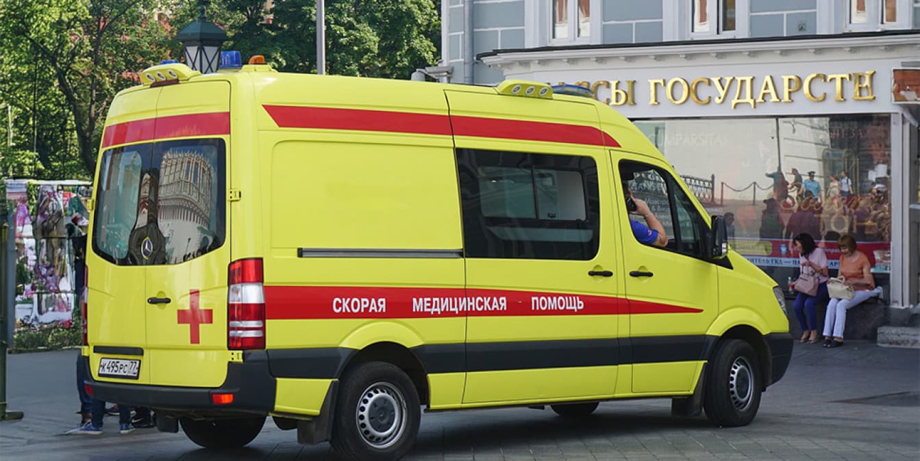 The teenager in Moscow attacked with a knife on the ambulance crew