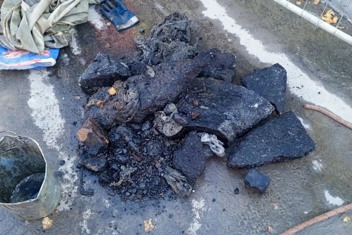 In the Kaliningrad sewerage “washed” asphalt and concrete hatch