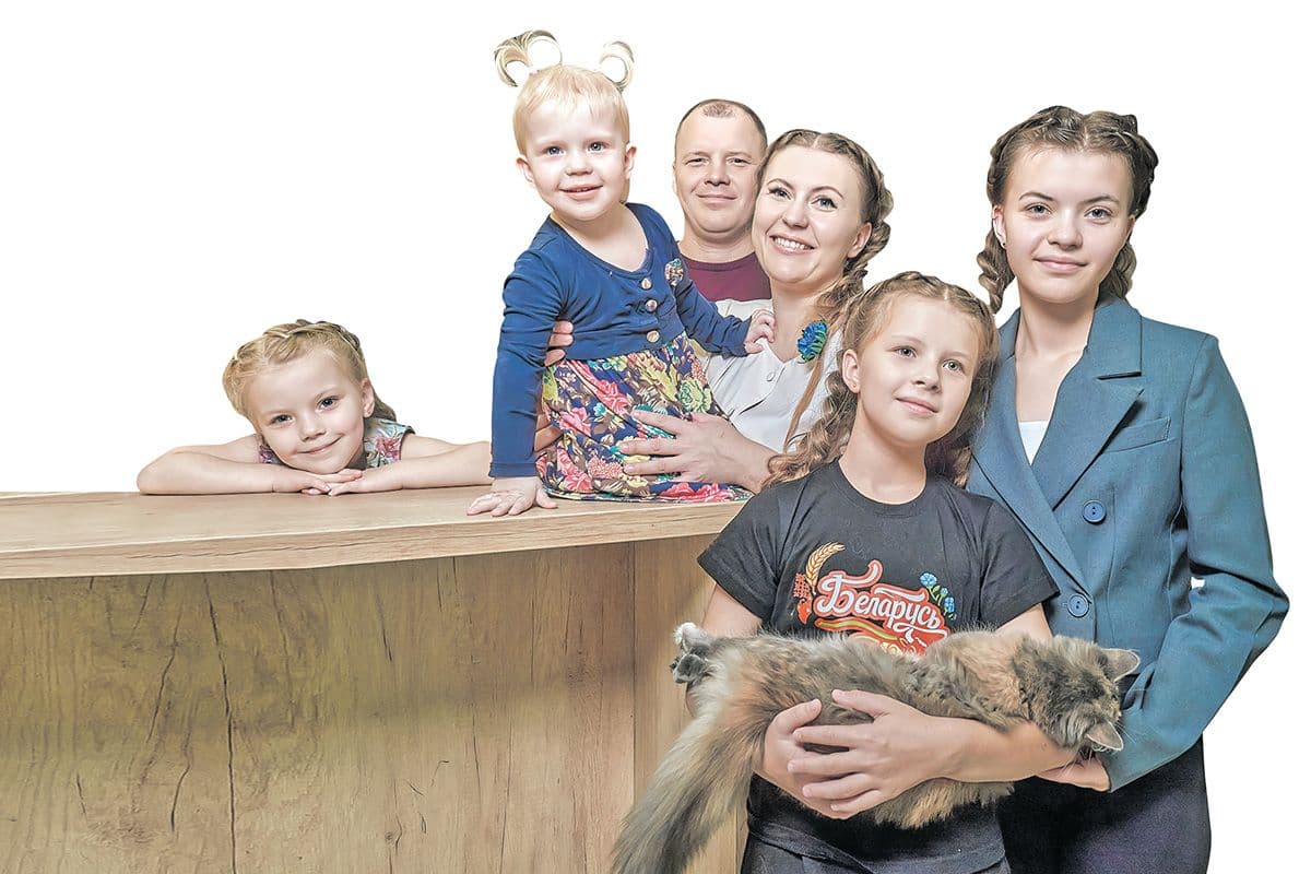 How does the large family Mezhuev from Gorodok live - the winners of the regional stage of the contest "Family of the Year - 2026"
