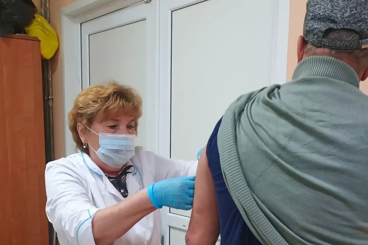 Vladimir polyclinic went for vaccination in the shopping center "Vostok-1"