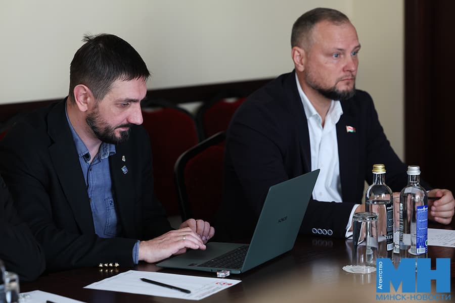 2026 10 07 obrazovanie kruglyj stol eksport obrazovaniya malinovskaya05 kopiya
