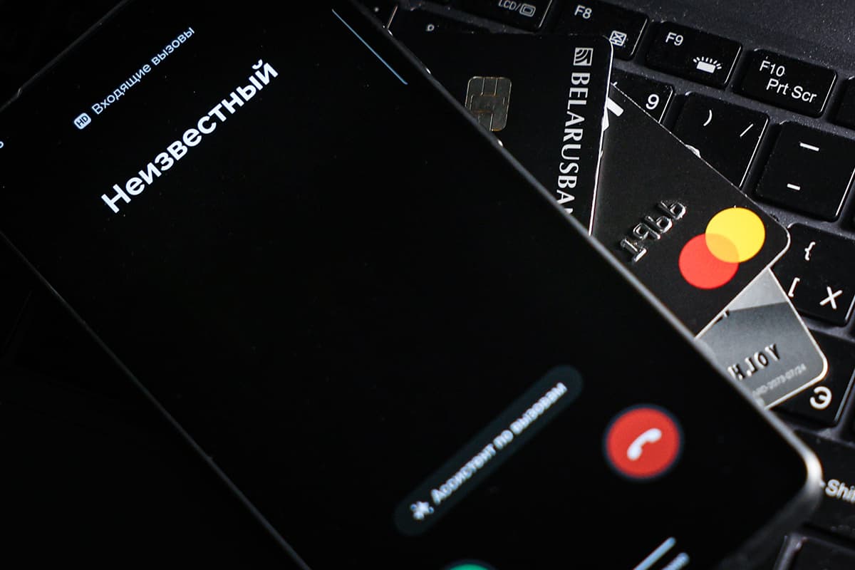 Confided in fraudsters, not law enforcement. In the UK told how Vitebsk pensioner almost lost his apartment