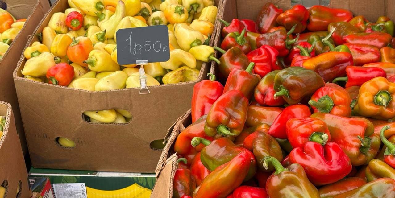 Sweet pepper at the vegetable fair in Minsk