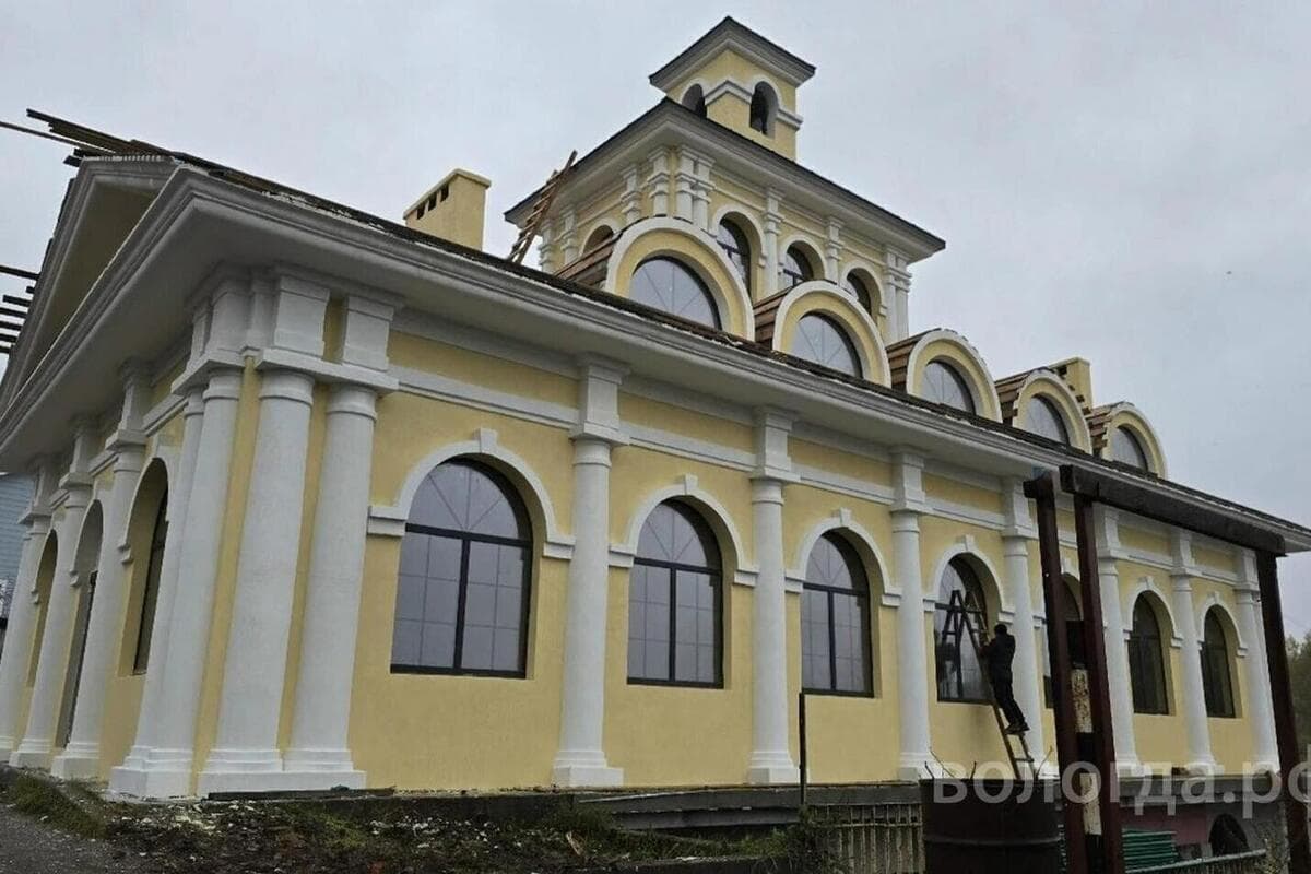 Updated facade of the river station in Vologda