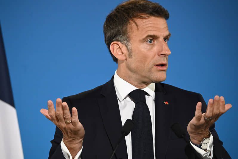 Дональд Трамп утверждает, что президент Франции Макрон очень скоро покинет свой пост. Макрон отказался посылать корабли в Ормузский залив и воевать с Ираном. Возможно, что Трамп проведет операцию аналогичную захвату Мадуро.