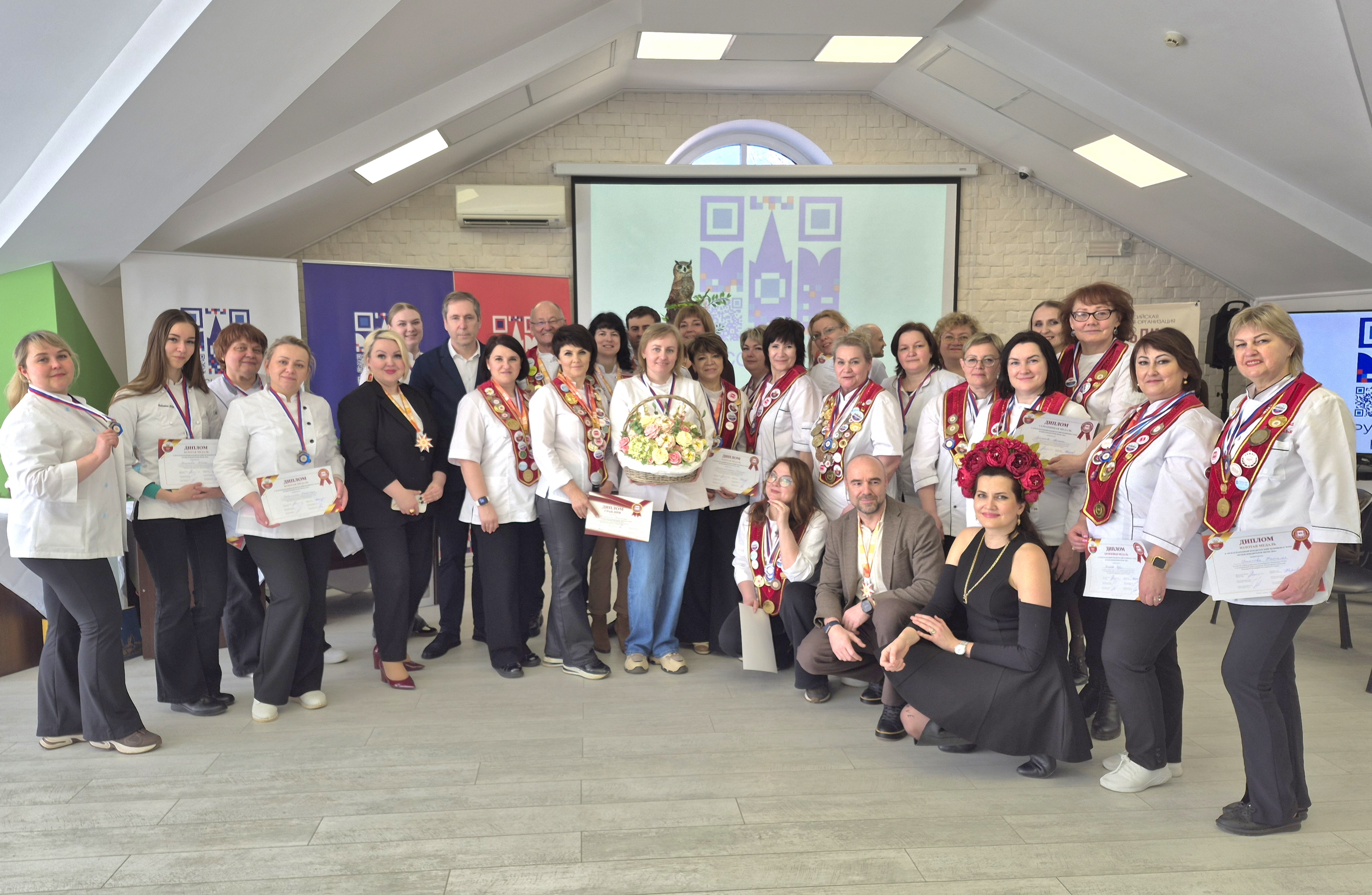 В Минске прошло празднование дня создания Союзного Государства. Кондитеры WFRS провели Чемпионат и представили тематический праздничный торт.