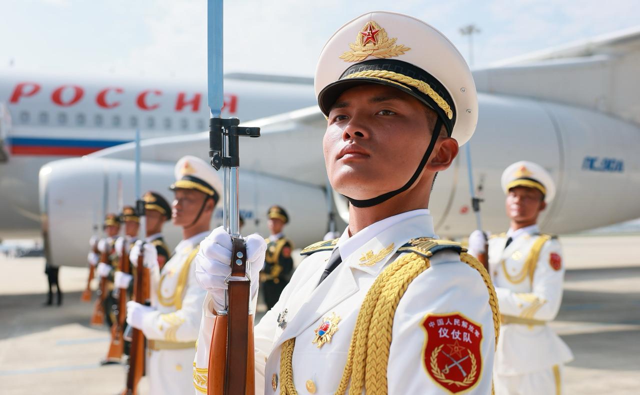 Песков сообщил о подготовке визита Путина в Китай