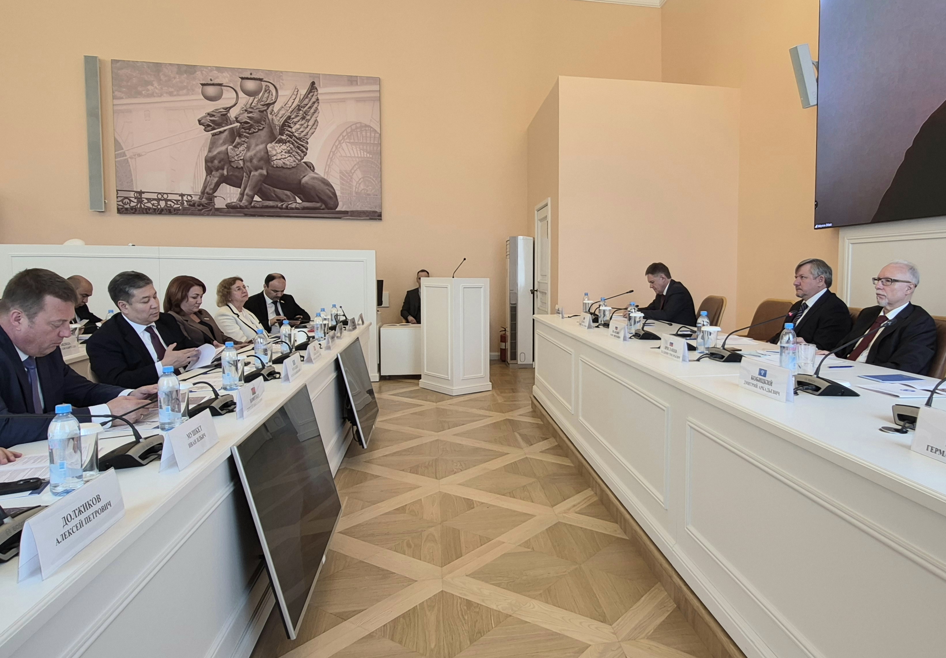 Нурбек Сатвалдиев принял участие в работе Круглого стола в МПА СНГ