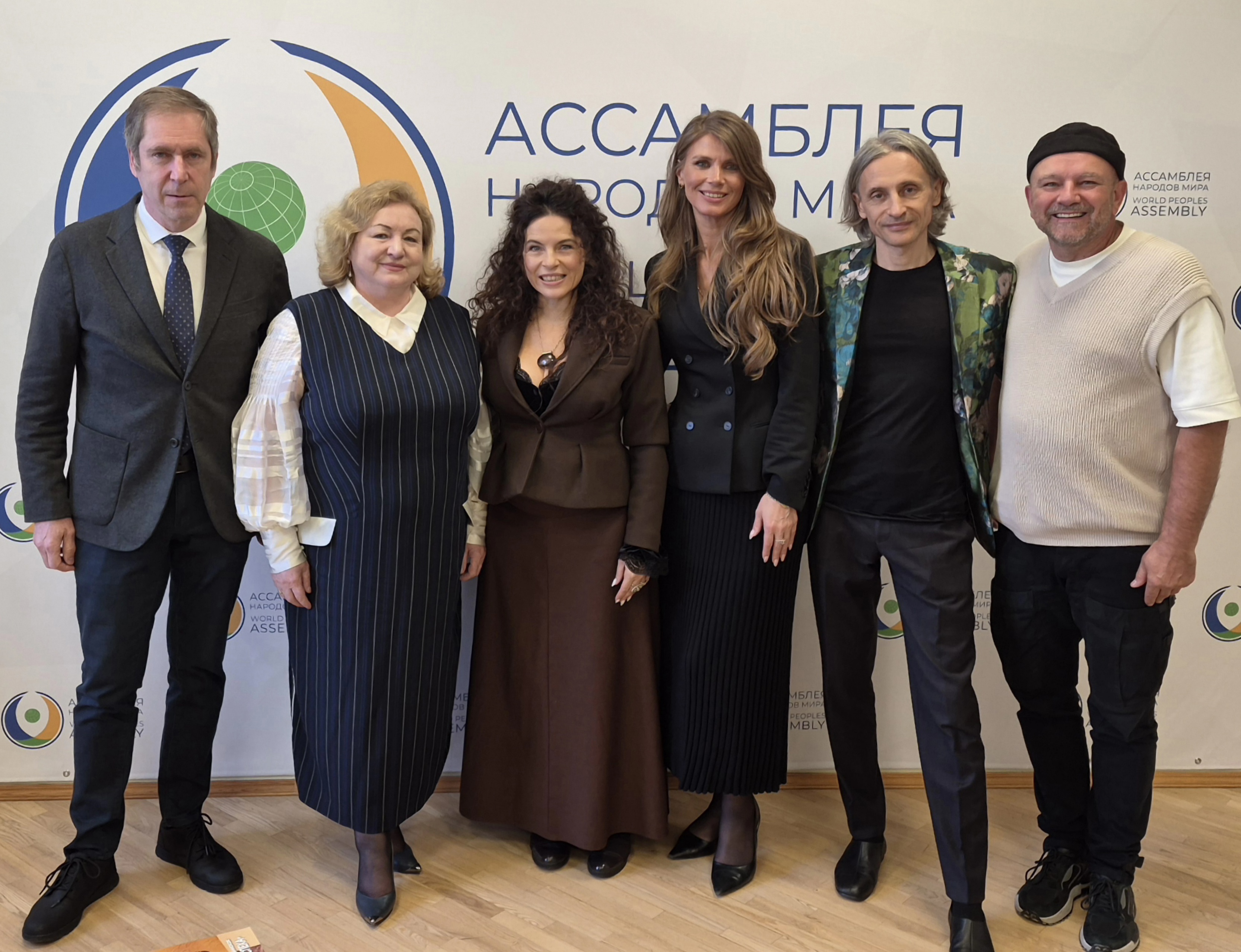 Австралийская певица, мировая звезда Перукуа (Peruquois) откроет своим вселенским выступлением Всемирный Общественный Саммит "НОВЫЙ МИР: Ценности
